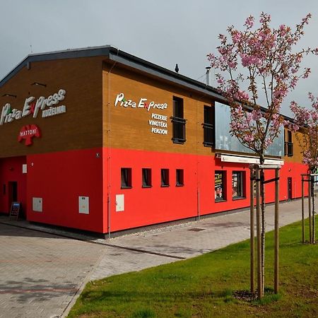 Penzion Kuzelna Trutnov Exterior photo